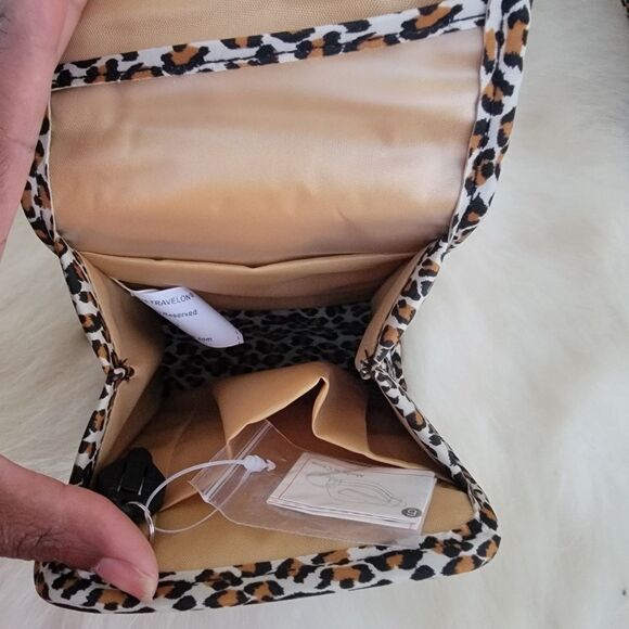 Travelon Crossbody Purse Leopard Print W/Tan Lining Pouch Pockets & Storage EUC - Picture 5 of 6